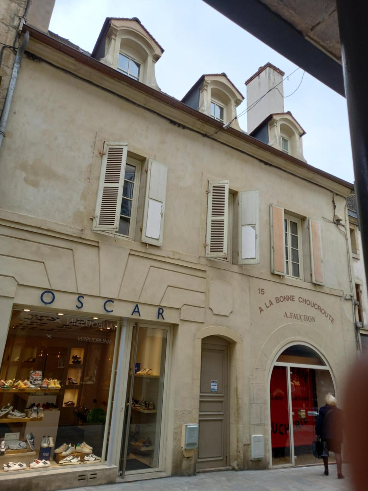 La Cascade Et Des Halles Dijon Exterior photo